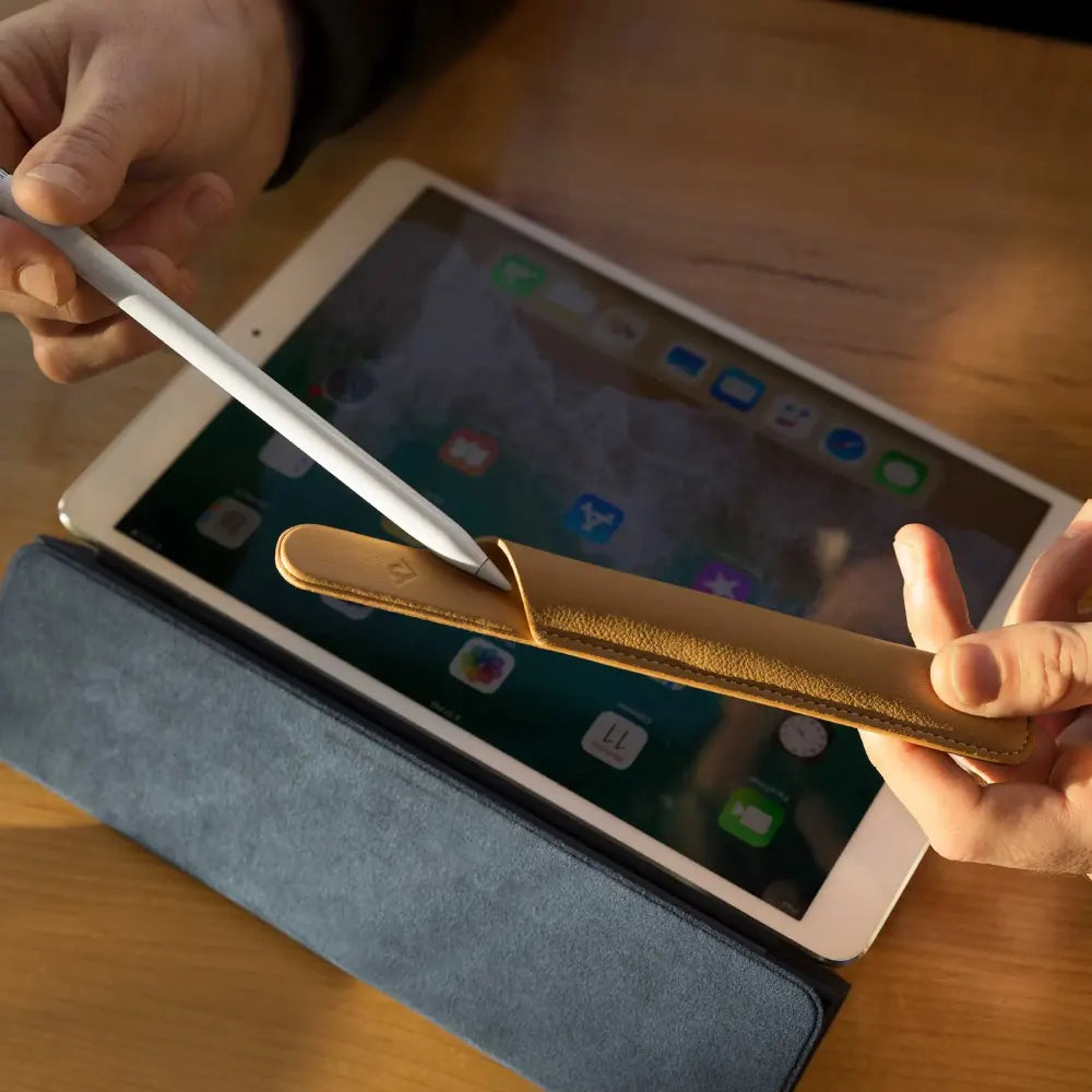 TWELVE SOUTH PencilSnap Magnetic Leather Case for Apple Pencil – Camel / Black